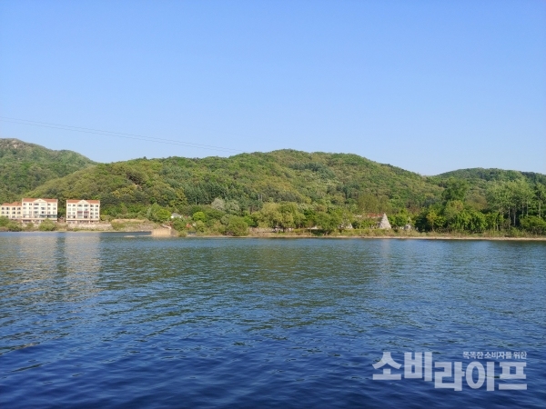 남이섬행 선박에서 바라본 북한강 전경